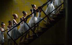 Ballettmädchen auf einer Treppe