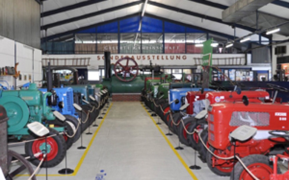 Landtechnik Museum in St. Michael - Mit viel Liebe zum
                                                Detail und Engagement wurden die historischen Landmaschinen und Traktoren restauriert.